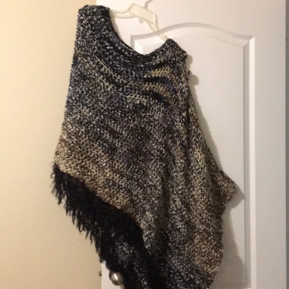 Handmade poncho - Picture 1 of 2